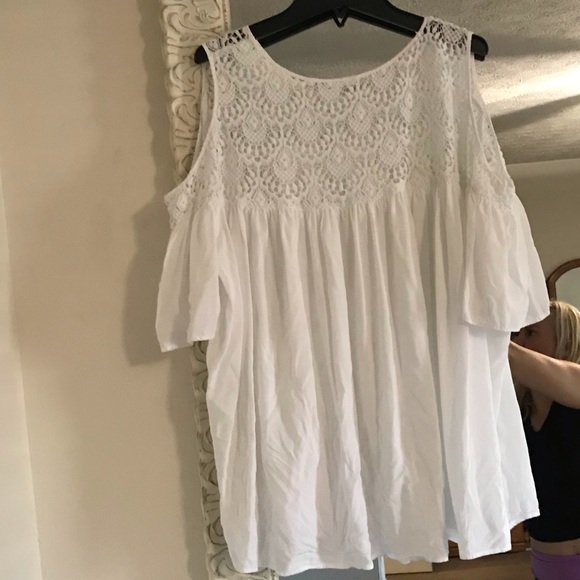 Tops - Flowy boho cold shoulder beachy soft lace top